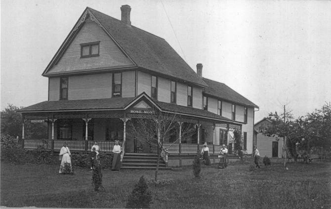 Picture of Rosemont Inn from early 1900s